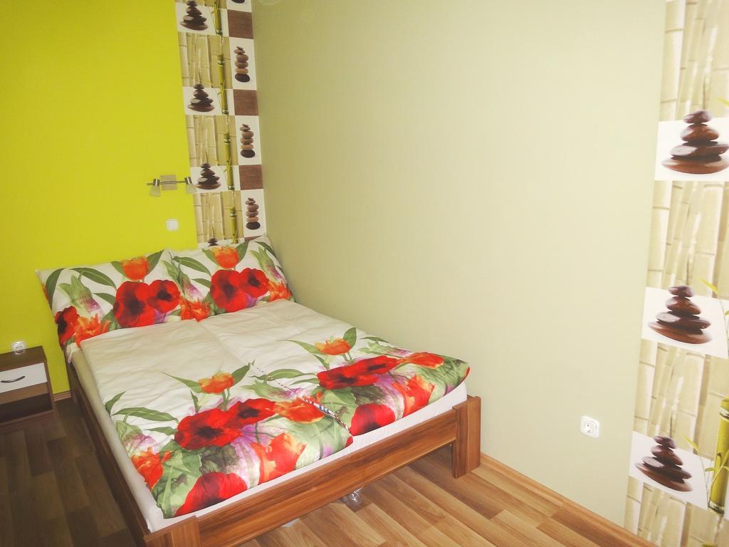 Aqua Apartmanok Pécs Zimmer foto